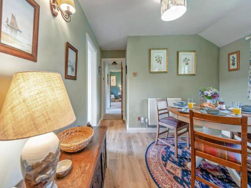 Facilities, Willow Tit Cottage in Troedyraur