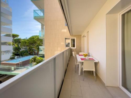 Seaside retreat with solarium and pool
