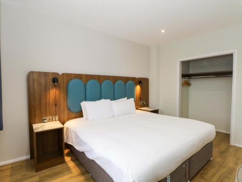 Hotellet från utsidan, Owl Lodge in Charnock Richard