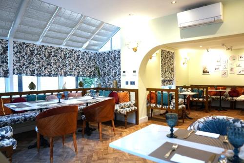 Restaurant, Tudor Lodge Hotel in Greater London North West