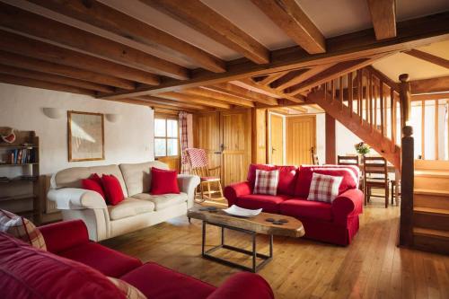 Peaceful cottage with hot tub & ground floor suite in Wiston