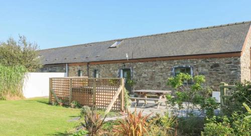 Peaceful cottage with hot tub & ground floor suite in Wiston