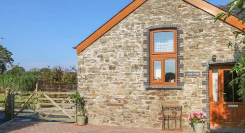 Peaceful cottage with hot tub & ground floor suite in Wiston