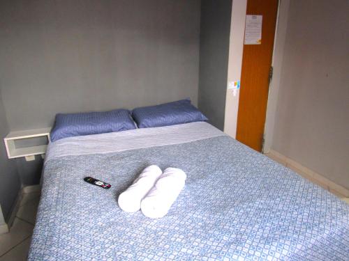 1 double bed, 1 twin bed