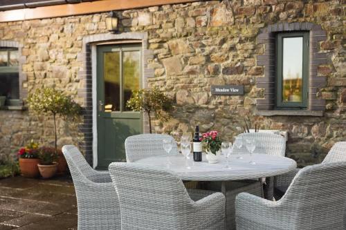 Meadow View Country Escape with Hot Tub in Wiston