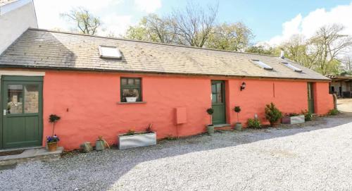 Peaceful Pembrokeshire Farm Cottage with Hot Tub in Wiston