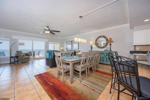 Admiral's Quarters 402