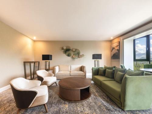 Executive Suite Panoramic Mountain View