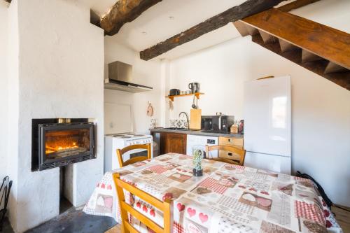 virtuve, Le Nid Vacquerie - Proche des Cévennes (Le Nid Vacquerie - Proche des Cevennes) in La Vacquerie-et-Saint-Martin-de-Castries