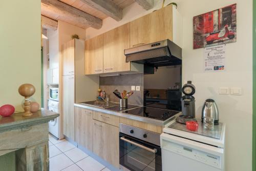 virtuve, Les Oliviers de Gourgeon - climatisé et avec piscine (Les Oliviers de Gourgeon - climatise et avec piscine) in Lavigney