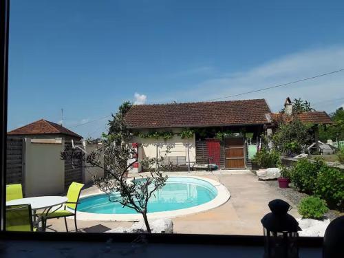 Peldbaseins, Les Oliviers de Gourgeon - climatisé et avec piscine (Les Oliviers de Gourgeon - climatise et avec piscine) in Lavigney