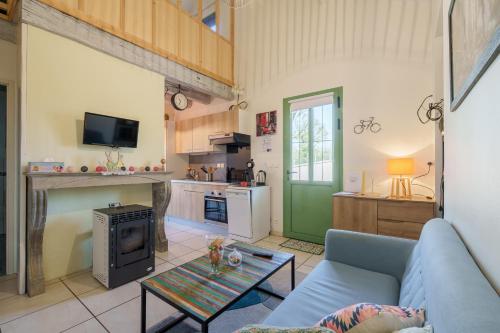 Les Oliviers de Gourgeon - climatisé et avec piscine (Les Oliviers de Gourgeon - climatise et avec piscine) in Lavigney