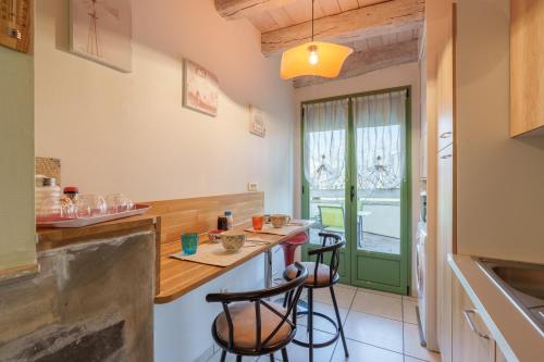 virtuve, Les Oliviers de Gourgeon - climatisé et avec piscine (Les Oliviers de Gourgeon - climatise et avec piscine) in Lavigney