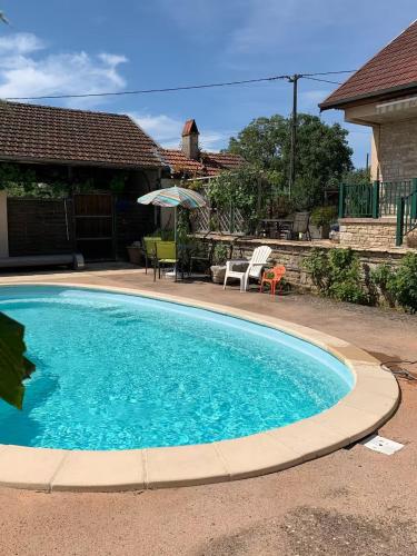 Peldbaseins, Les Oliviers de Gourgeon - climatisé et avec piscine (Les Oliviers de Gourgeon - climatise et avec piscine) in Lavigney