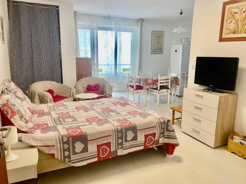 Studio tout équipé avec loggia, parking et Wi-Fi à 50m des cures - 2 pers - Animaux OK