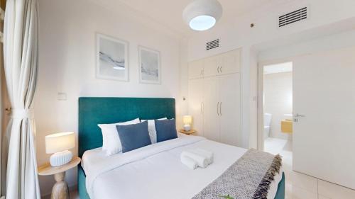 Locations l Serene 2 Bed l Dubai Marina l Manchester Tower - image 3