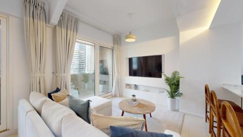 Locations l Serene 2 Bed l Dubai Marina l Manchester Tower - image 5