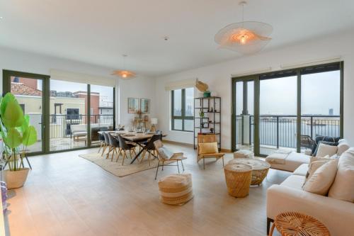 Le Ciel - 2BR Beachfront with Amazing City and Burj Khalifa View - image 11