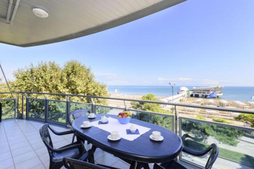 Bright flat on the beachfront