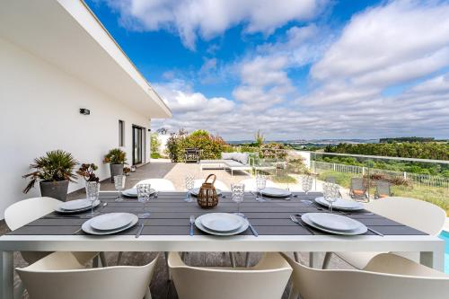 ระเบียง/ชานเรือน, Villa Adão Lobo (Villa Adao Lobo) in คาดาวอล
