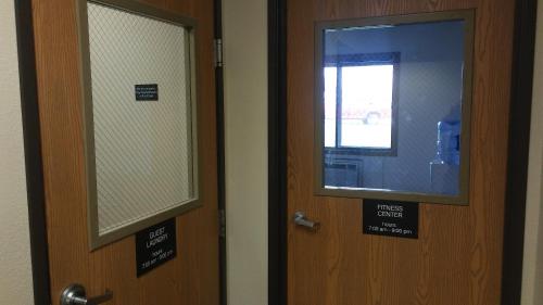 基奥卡克速8酒店