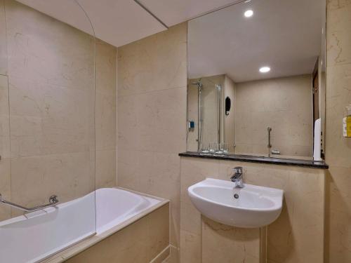 room detail thumbnail 2