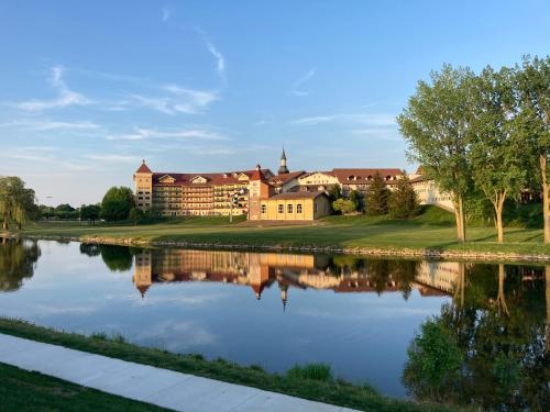 Bavarian Inn Lodge - image 41