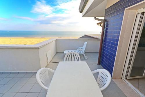 Lignano top-floor flat near center