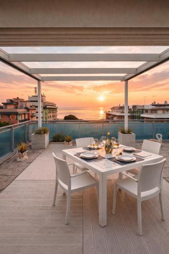 Attico Fronte Mare con Terrazza e Garage Privato - Condominio Lara