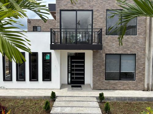 Elohim House in Pedro Vicente Maldonado