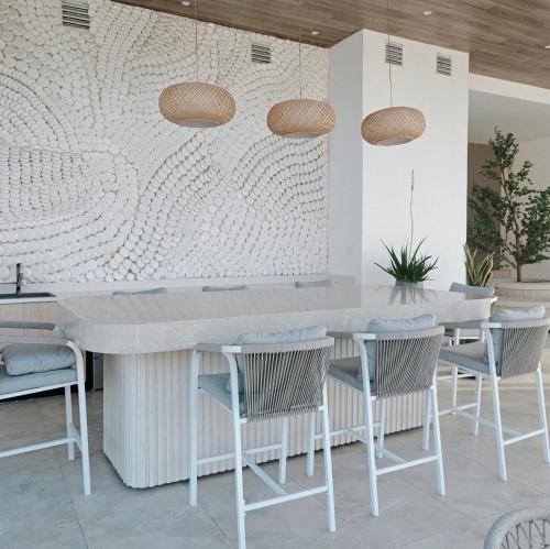 酒吧/高級酒吧, Modern 1BR, swimming pool, walk to beach, Nyali in 尼亞利海灘