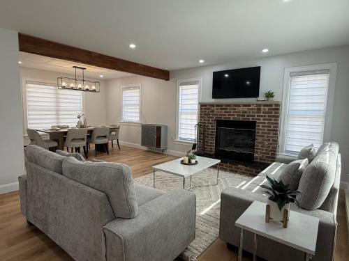 AMAZING Home with PRIVATE POOL, GAME ROOM & FIRE PIT! in Marshalls Creek