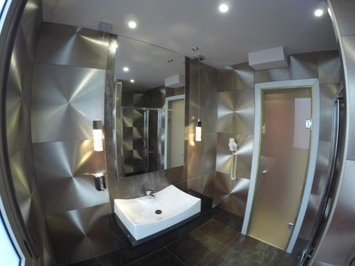 Carol Hotel - image 3