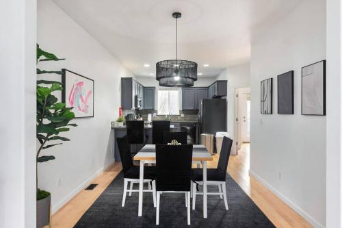 Modern Clackamas Townhome • Garage • Patio in Happy Valley (OR)