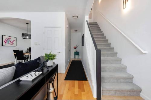 Modern Clackamas Townhome • Garage • Patio in Happy Valley (OR)
