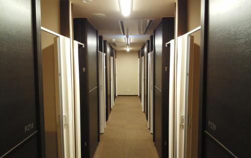 Upper Capsule Room for Male - Non-Smoking