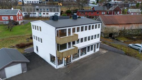 IDEAL FOR COMPANIES! Newly renovated and furnished appartements in Centrum Ulsteinvik in อุลสไตน์วิค