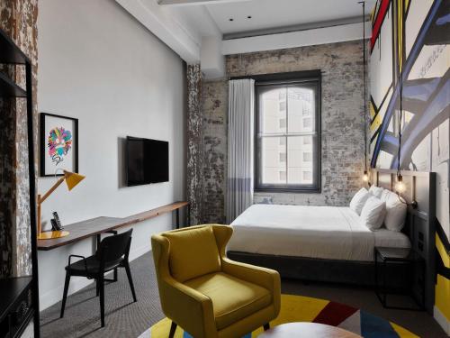 room detail thumbnail 1