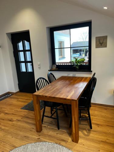 Moderne Wohnung mit Balkon auf dem Bauernhof in Eberfing