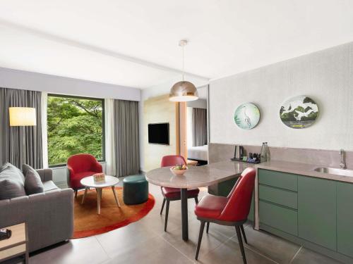 Suite, superior, balcón, bañera de hidromasaje