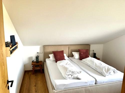 Moderne Wohnung mit Balkon auf dem Bauernhof in Eberfing