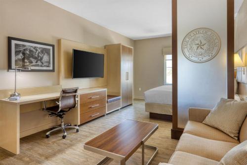 Best Western Bandera Suites & Saloon in Bandera, USA