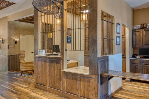 大堂, 貝斯特韋斯特班德拉套房及轎車 (Best Western Bandera Suites & Saloon) in 班德拉