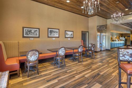 Best Western Bandera Suites & Saloon - image 25