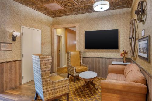 Best Western Bandera Suites & Saloon - image 42