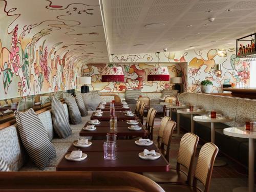 Bar/lounge, 25hours Hotel Sydney The Olympia in Paddington