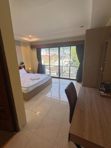 room detail thumbnail 0