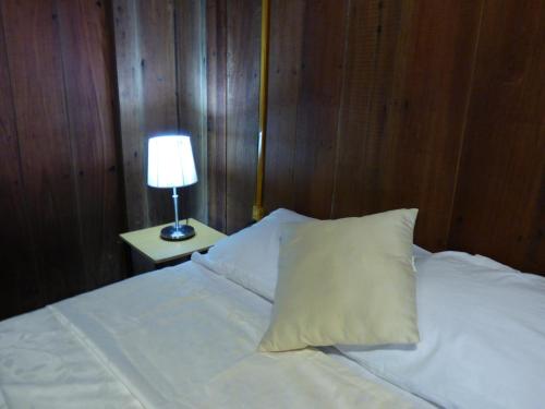 1 double bed, 1 twin bed