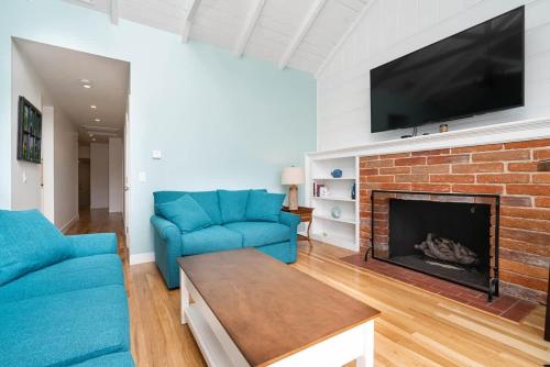 Newly Remodeled Balboa Island Bayfront home - image 5
