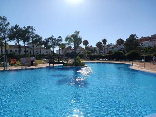 Fun & Work Apartment with Terrace & Pools, Duquesa Golf, Manilva